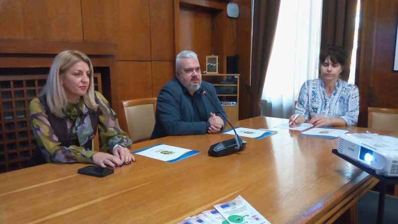 Представители на различни институции обсъдиха проблемите с ранните бракове при