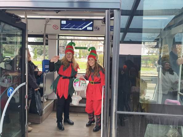 Снежанка Коледната звезда и верните помощници на Дядо Коледа –