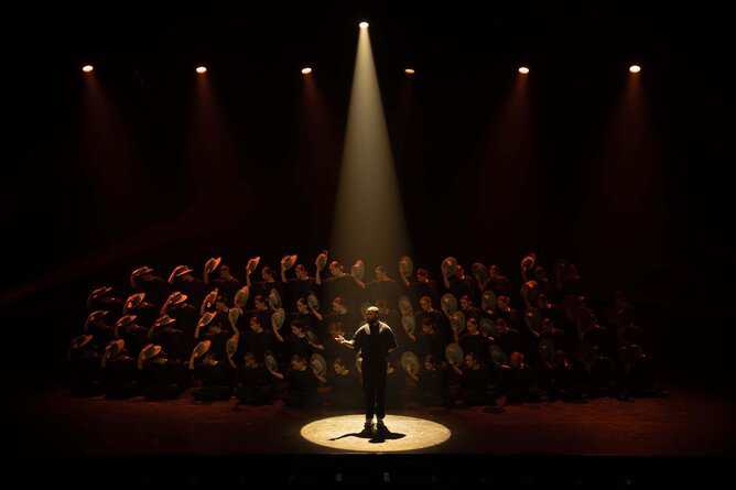 Феноменалният танцов спектакъл превзема Античния театър с визуалната магия на