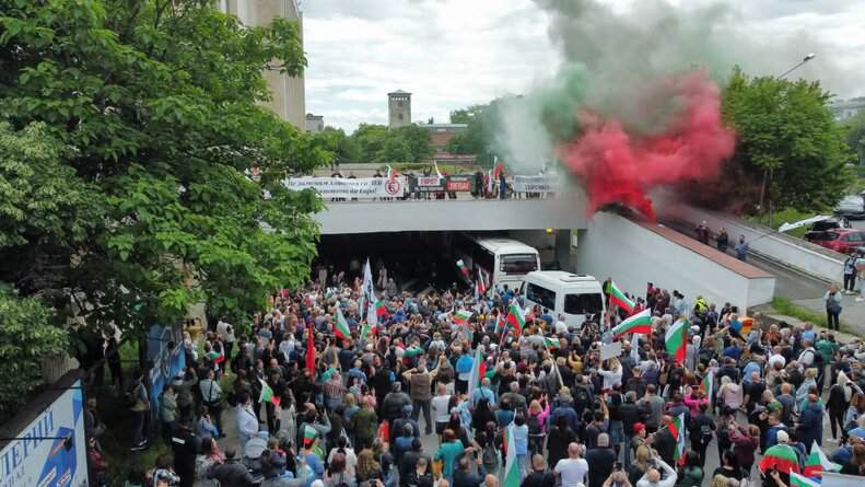 Възраждане от години води последователна политика срещу модела Борисов–Пеевски и