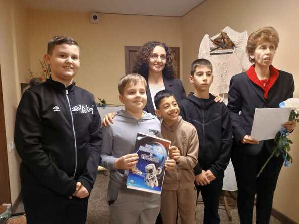 За пета поредна година дни преди Рождество Христово Библиотеката към