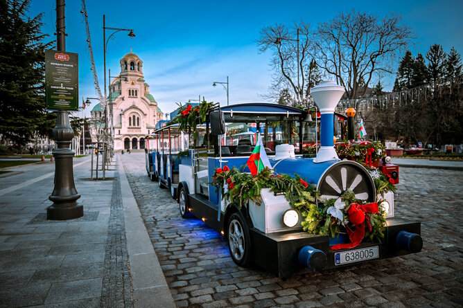 Коледната магия отново оживява по улиците на София В центъра