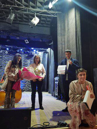 Кметът на Община Казанлък Галина Стоянова лично поздрави и поднесе