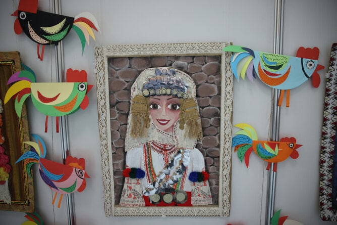 В Народното събрание беше представена детската експозиция Моми и петли