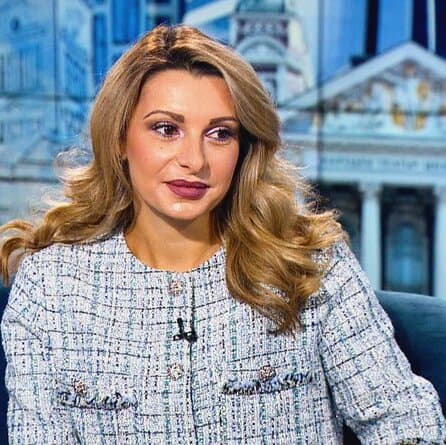 Политиката никога не е била просто съревнование на идеи както