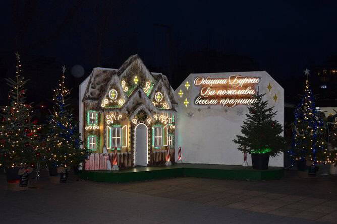 Дядо Коледа Снежанка и елфчетата пристигат в Бургас за да