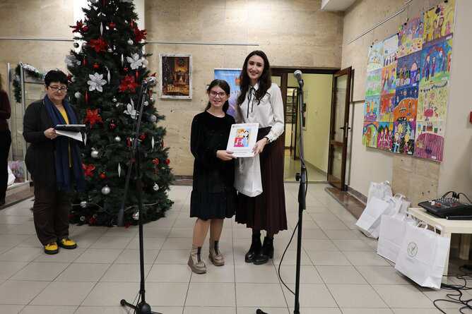 347 рисунки от 19 области над 170 включени в изложба