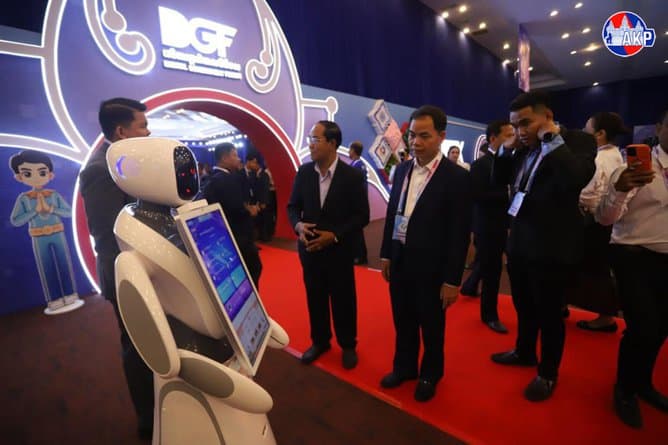 Камбоджа официално ще стартира търговски мобилни телекомуникационни услуги от пето