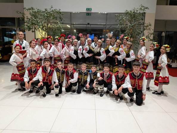 Детски танцов ансамбъл Звездички към ОУ Св Климент Охридски град