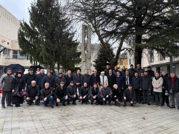 Ръководството на АПС положи венци и цветя пред паметната плоча