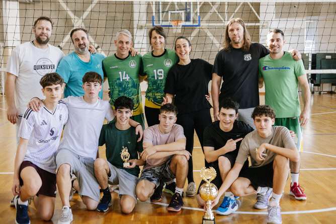 След атрактивен финал срещу учителите отборът на Дружинка детелинка Калоян