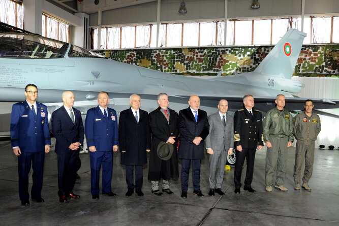 Българската армия и нейните Военновъздушни сили придобиват многофункционален изтребител от