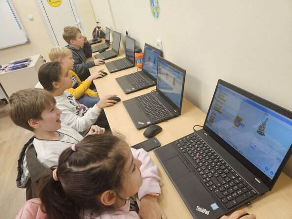 В навечерието на Коледа учениците посещаващи школите по компютърно моделиране