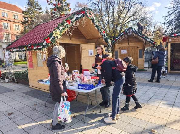 Днес 5 декември 2025 г в Коледното градче на Плевен