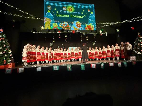 Днес народен хор Трепетлика с ръководител Пепа Запрянова към Център