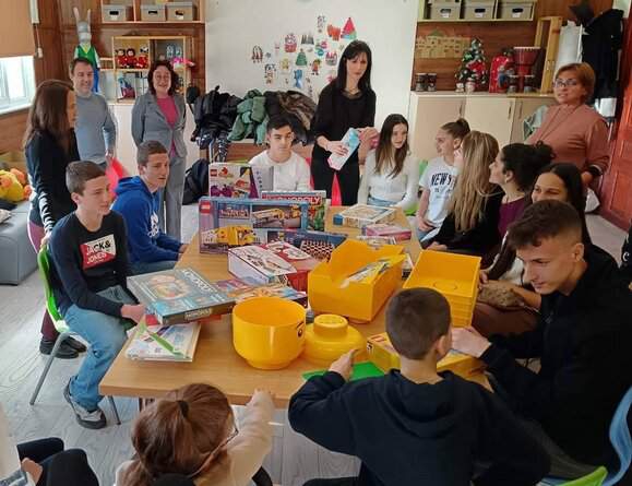 Ученици от Професионалната гимназия по химични технологии Акад Н Д