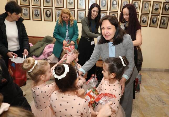 Зам кметът Надежда Чакърова с ресор Образование и младежки дейности