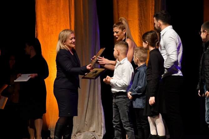 Зам кметът на Община Стара Загора Павлина Делчева поднесе престижното