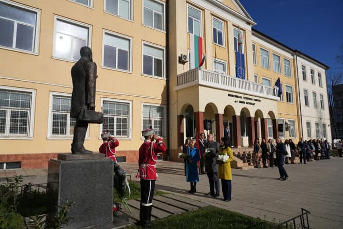 Днес Професионална техническа гимназия Д р Никола Василиади – Габрово