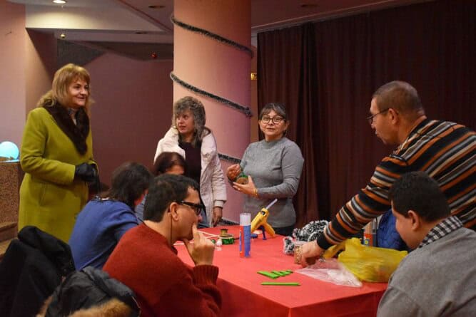 Потребителите на Дневния център за пълнолетни лица с увреждания Подай