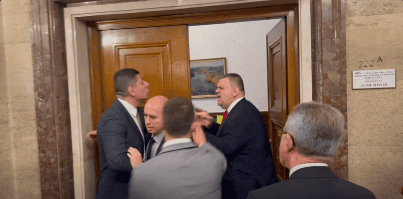 ПП: Пеевски избяга и си взе обратно крадливия бюджет