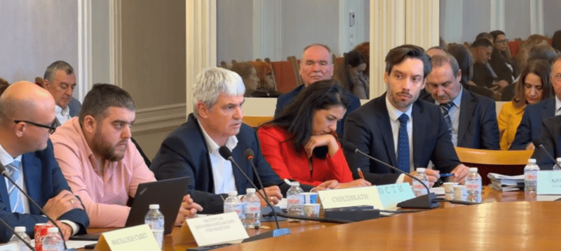 Гледайте на живо тук