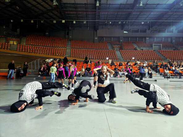 Две танцови школи към ЦПЛР донесоха първи места и специални