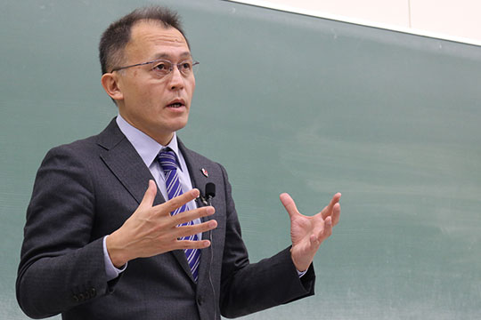 Наскоро виден активист в японското движение за мир и борба