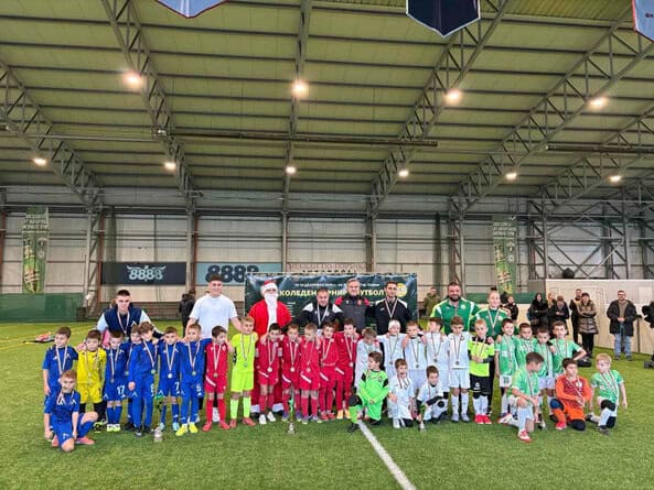 С много емоции детски усмивки и истински феърплей приключи Коледният