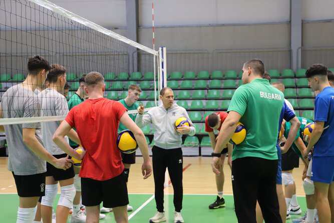 Пред националния отбор за мъже до 18 години стои важното