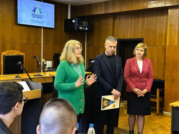 Четири училищни отбора участваха във финалната дискусия – състезание от