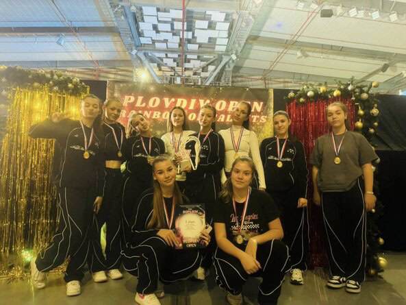 Годината завършва изключително успешно за школата по спортни танци и