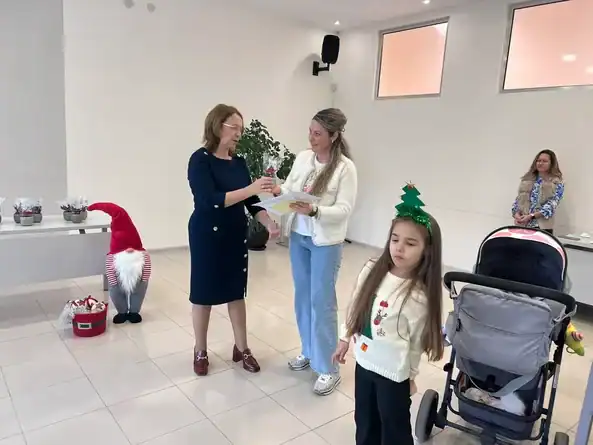 Кметът на Община Казанлък Галина Стоянова връчи днес на родителите