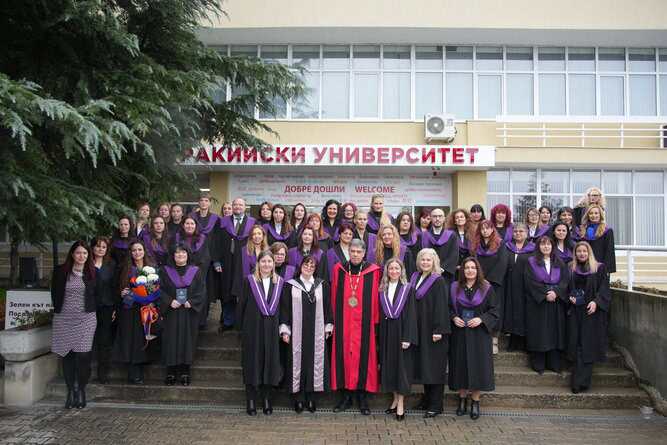 В тържествена и вдъхновяваща атмосфера в Ректората на Тракийски университет – Стара Загора се състояцеремонията по връчване на свидетелствата за 1 ва и 2 ра професионално