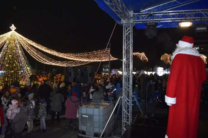 Градската коледна елха и новите елементи от украсата на Разград