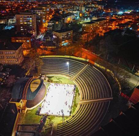Ледената пързалка в Хасково ще посрещне първите любители на кънките в