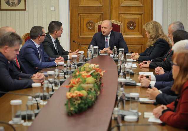 Президентът проведе консултации с представители на парламентарната група на ПП