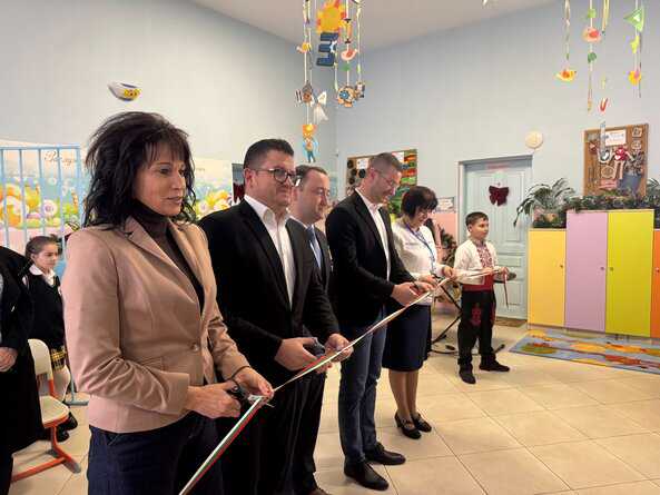 Областният управител д р Неделчо Маринов бе сред официалните гости за