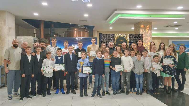 17 състезатели са номинирани от своите клубове в 25 ото юбилейно