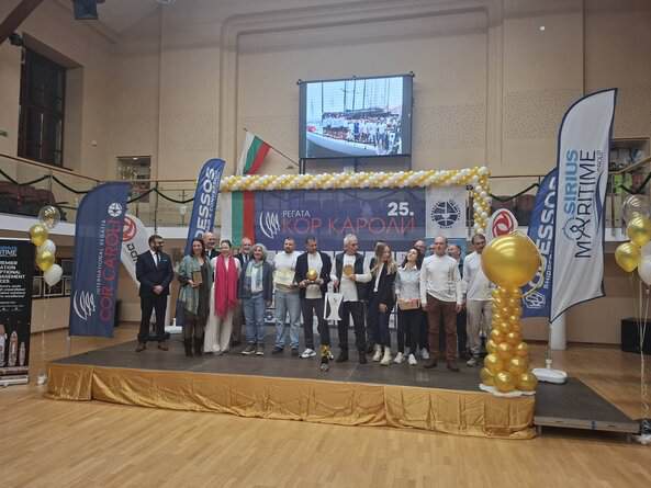 Шкиперът Чавдар Александров и екипажът на яхта Ivana Aleks са