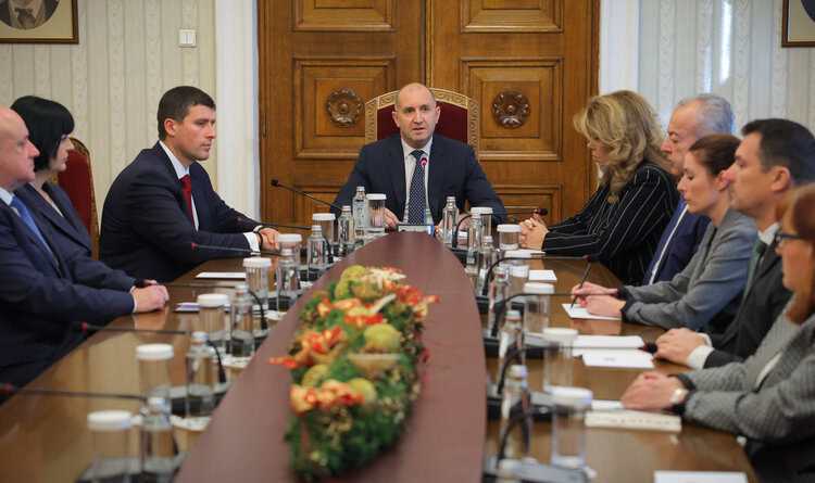 Президентът Румен Радев се срещна с представители на парламентарната група