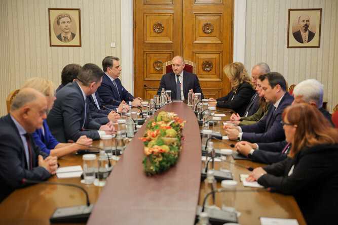 В съответствие с чл 99 ал 1 от Конституцията държавният