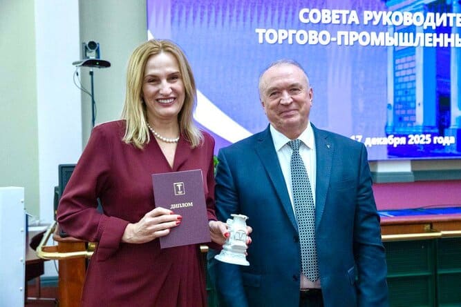 В тържествена обстановка на заседанието на Съвета на ръководителите проведено