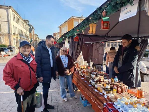 Заповядайте на Коледния базар организиран от Община Смолян на Стария