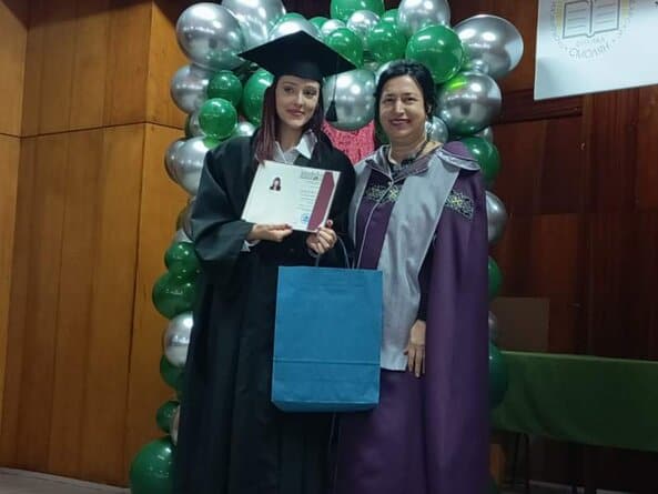 Официалната церемония се състоя в Академичната зала на Филиала Завършилите