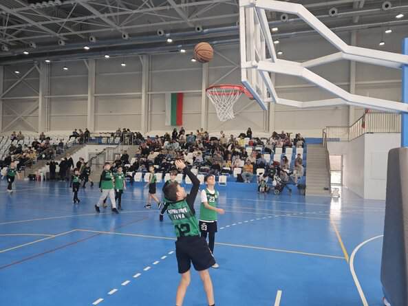 Рекорден брой деца се включиха в станалите вече традиционни Коледни