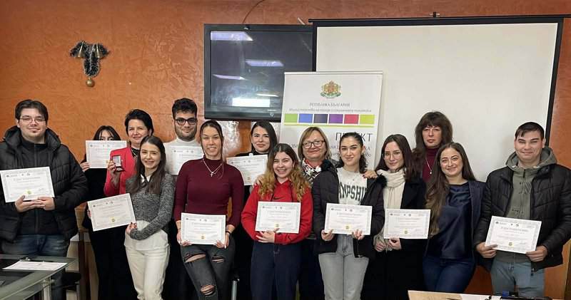 Среща между поколенията в Сухиндол и Коледна дарителска акция в