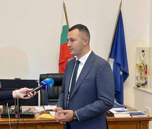 Около 100 хиляди доброволци в България чакат закон който да