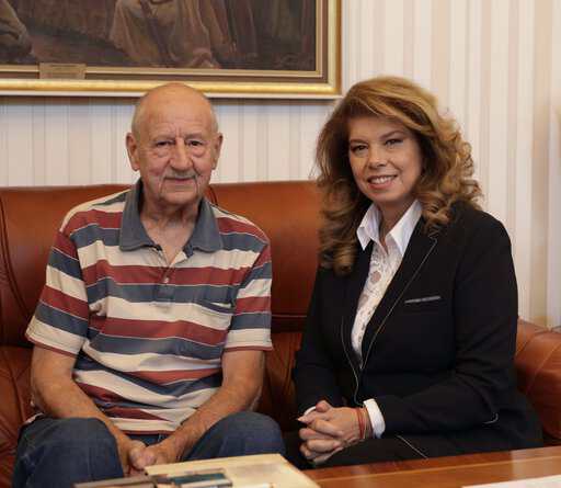 Vice President Iliana Iotova Congratulates Actor Pavel Poppandov on His 80th Birthday